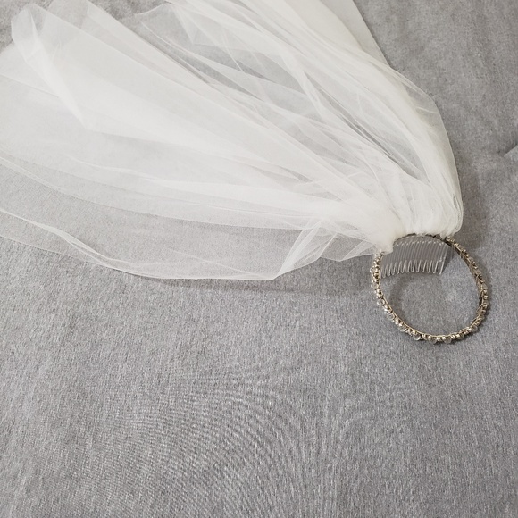 Girls size 6 communion/flower girl dress and veil - Picture 4 of 4